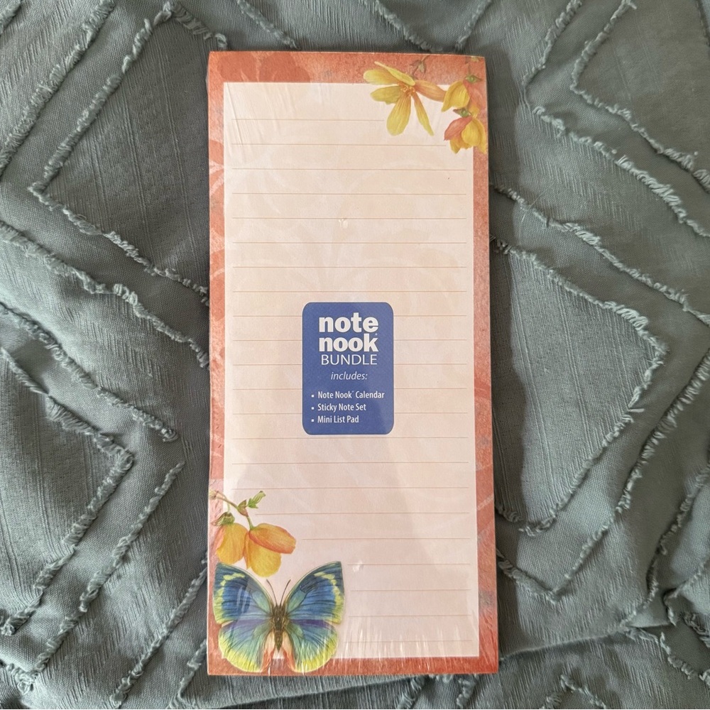 ɴᴡᴛ $1! Butterfly and Flower Magnetic Lined Note Pad🧲